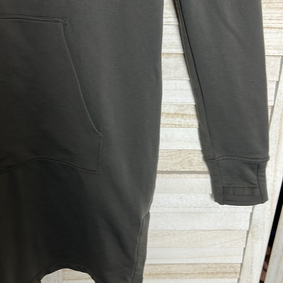 Athleta Surrey Hills Hoodie Sweatshirt Dress with Kangaroo Pocket. Size Small - Picture 4 of 13